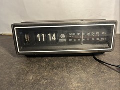 Vtg General Electric GE Flip Clock AM/FM Radio 7-4305F (Needs Service, Pls Read)