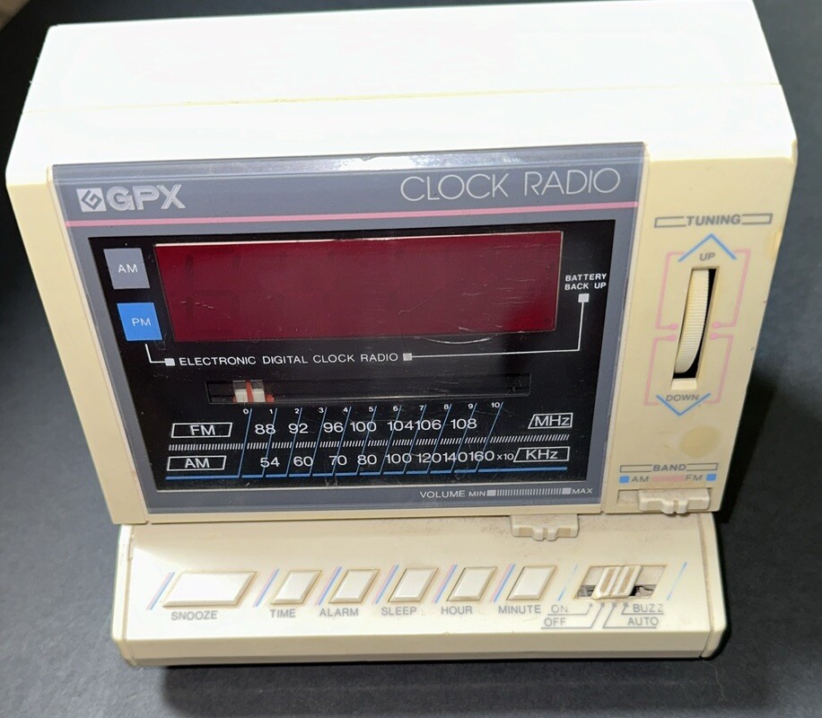 Vintage Clock Radio AM FM GPX E68496 Grand Prix Plug In Alarm Clock Preowned