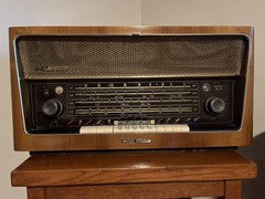 Grundig Model MAJESTIC 4090 HiFi Tube Radio – USA Version