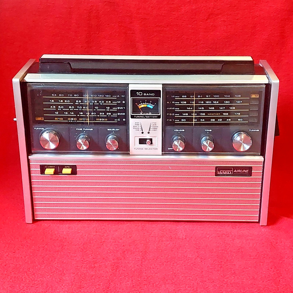 Vintage 1970s Montgomery Ward Airline 10 Band Portable Radio, GEN 1494A Works