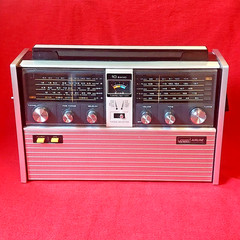 Vintage 1970s Montgomery Ward Airline 10 Band Portable Radio, GEN 1494A Works