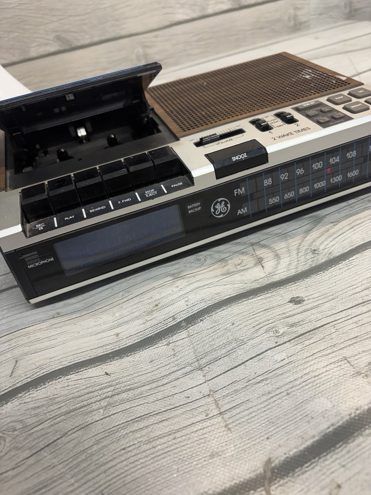 GE AM/FM Alarm Clock Radio Cassette Tape Recorder Model 7-4956B Cassette No Work