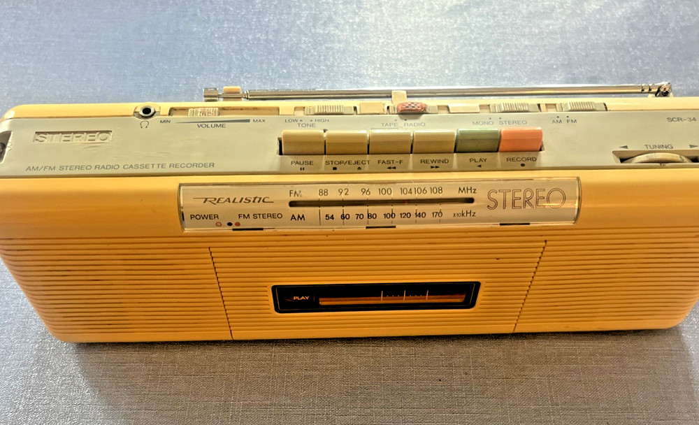 Realistic Vintage 80&rsquo;s AM/FM Stereo Radio Cassette Recorder LIKE Stranger Things