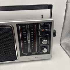 Vintage GE General Electric AM/FM Portable Radio Model 7-2857A Silver 1980s WORK