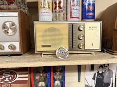 Zenith Vintage Tabletop Solid State AM/FM Radio Woodgrain Cabinet