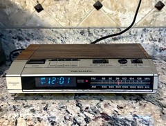 Vtg Realistic Chronomatic 253 AM/FM Clock Radio Wood Grain Blue Display WORKS