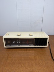 Vintage Panasonic Woodgrain Flip AM Radio Alarm Clock RC-1282 RARE-WORKS