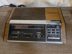 Nice Vintage GE General Electric Model 7-4870A Programmable Alarm Clock Radio