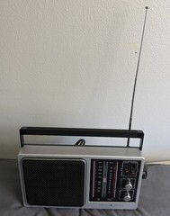 Vintage 1980’s GE General Electric AM/FM Portable Radio 7-2857A Works Great