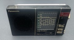 Vintage Panasonic RF-9 FM MW SW1-7 9 Band Receiver Compact Radio With Case Japan