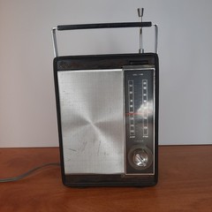 Vintage Sears Solid State Portable Table Radio 132.2265 – For Parts