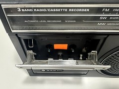 Vintage Sanyo M2555N 3-Band Radio & Cassette Player/Recorder ~ Tape Not Working