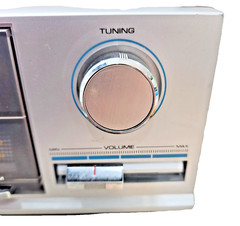 Soundesign AM/FM Dual Alarm Clock Radio – Model 3789 (A) Vintage Woodgrain Works