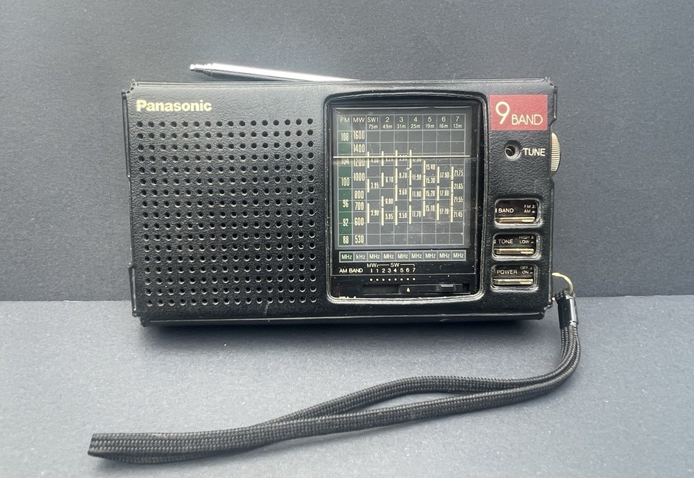 Vintage Panasonic RF-9 FM MW SW1-7 9 Band Receiver Compact Radio With Case Japan
