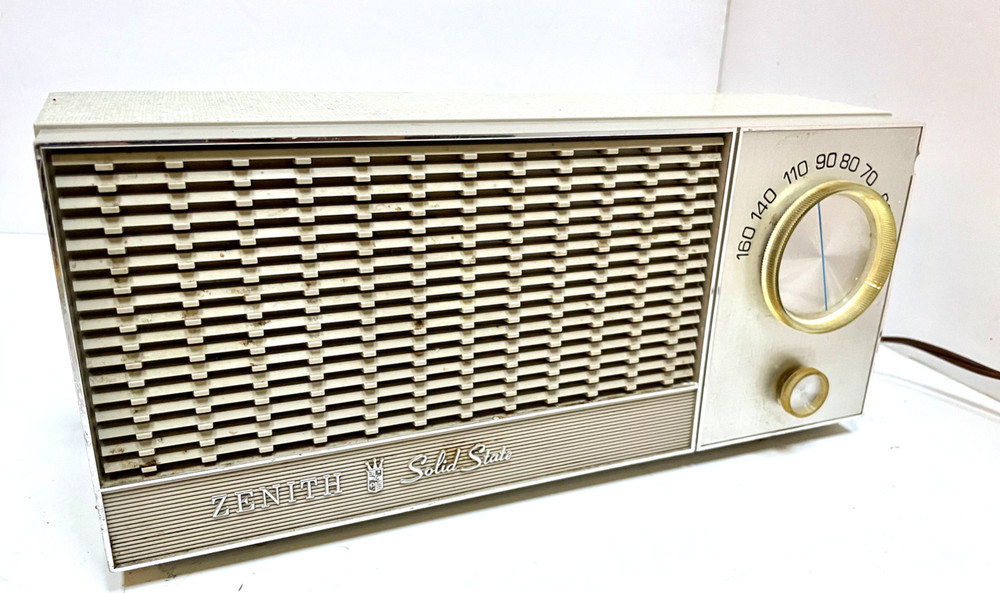Zenith Radio Solid State Model Z218L – Mid Century Design – Works