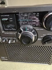 SONY FM/MW/SW 5 Band Receiver Model ICF-5900W w/Power Supply