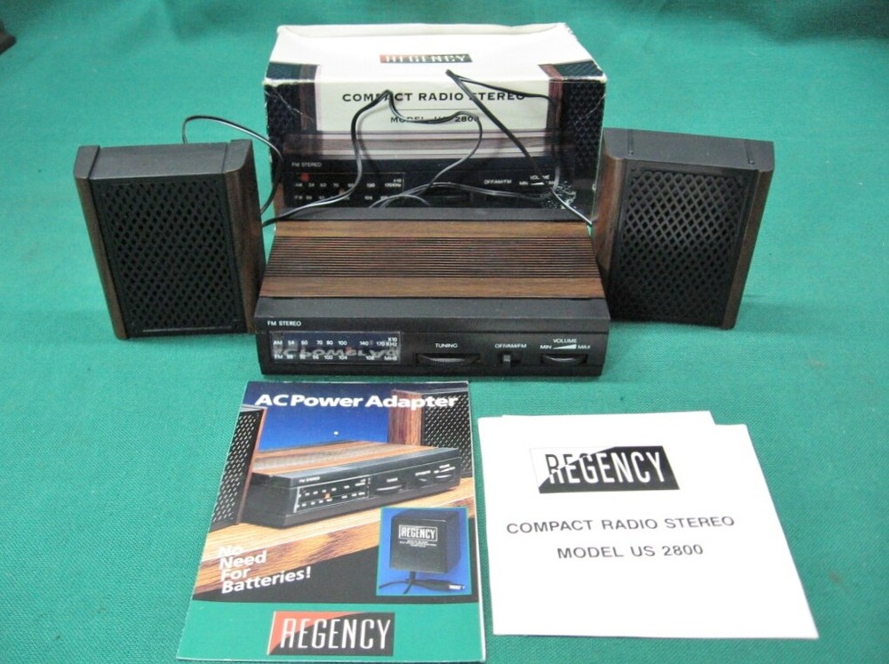 Vintage Transistor Regency Compact Radio W/Speakers Model 2800