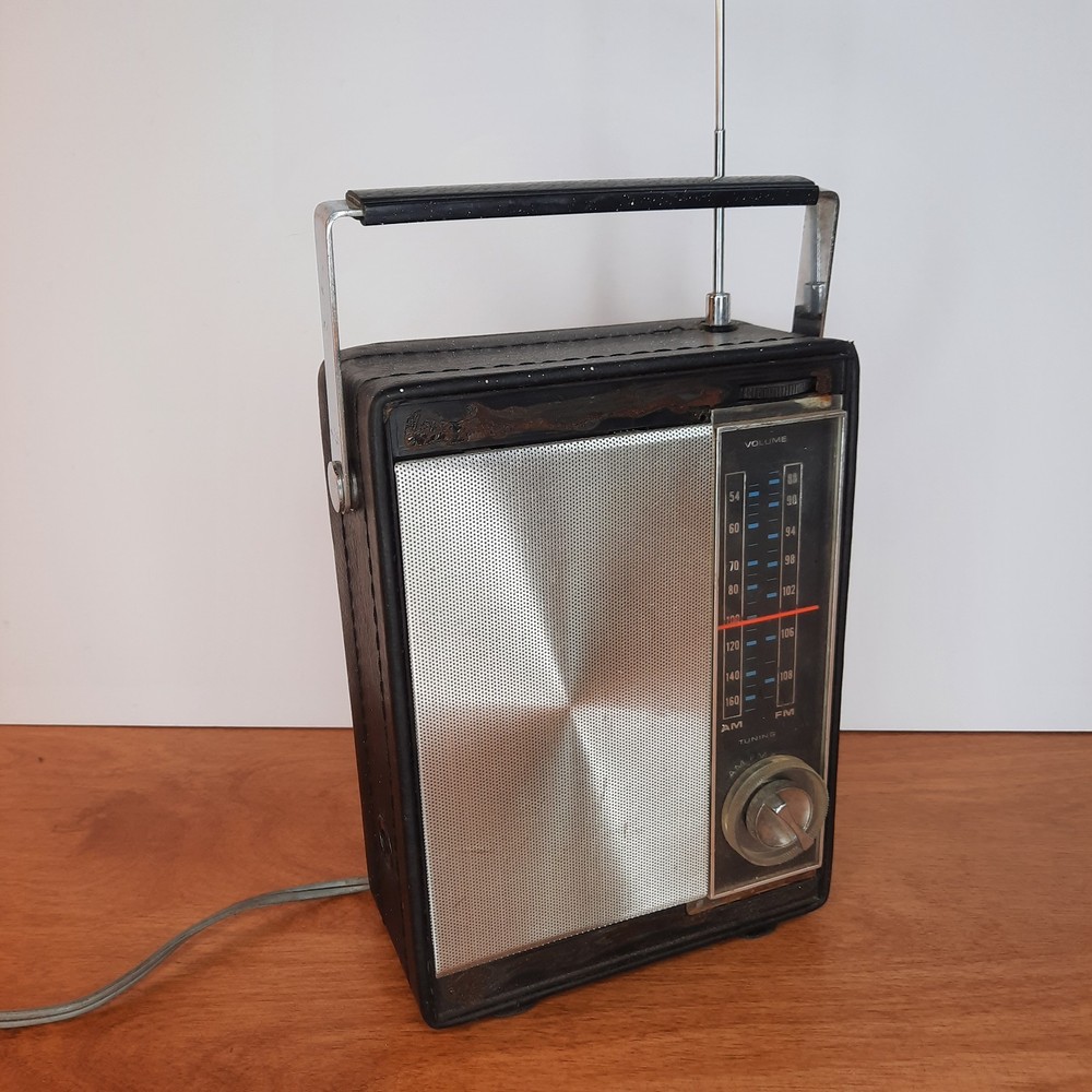 Vintage Sears Solid State Portable Table Radio 132.2265 – For Parts