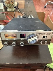 Realistic TRC-424 40-Channel CB Radio With Mic Tested and Working