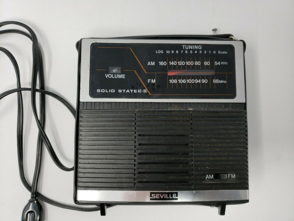 Vintage Seville AM/FM Radio Model 1805 Hong Kong Electric/Battery Power Works!