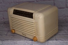 Vintage 1941 Motorola Model 51X14 Ivory Bakelite Tube Radio – Art Deco UNTESTED