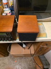 KLH200 Compact FM/AM Alarm Clock Radio w/ Ext. Speaker