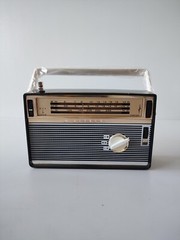 Hitachi WH-837E 3 band 8 transistor radio model