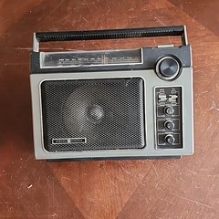 General Electric 7-2880B Long Range Super Radio – Black/Silver – Works Good