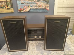 COMMODORE Stereo Matic Sound Radio & 2 COMMODORE speakers