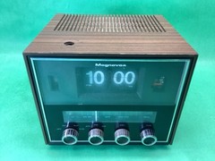 Vintage Magnavox 1R1782 Flip Alarm Clock Radio AM/FM Japan