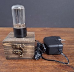 Old Vintage Radio Lighted Vacuum Tube – Novelty Night Light / LED Amp Desk Lamp