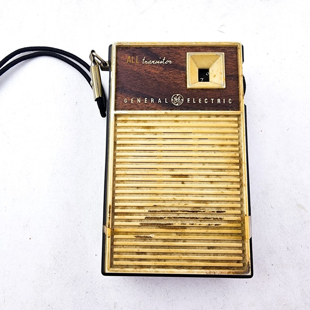 Vintage General Electric GE P-1759 All Transistor Portable AM Radio PARTS FLAWS