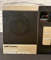 Vintage AM/FM Clock Radio Stereo System w/ One Detachable Speaker – Model # Us-2