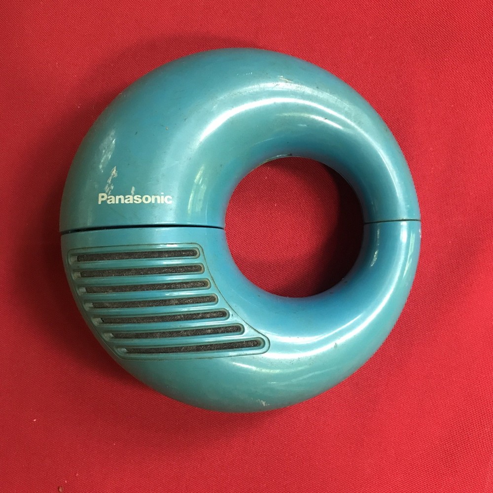 Vintage Panasonic Blue R-72 TOOT-A-LOOP AM Transistor Radio ￼
