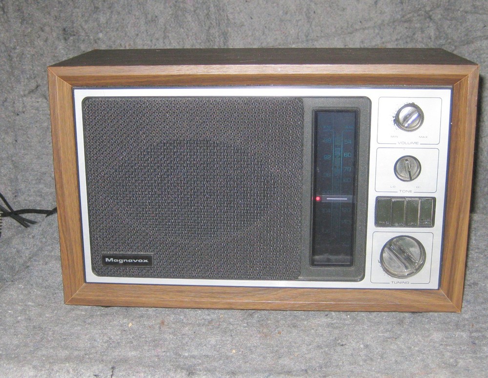 Vintage AM FM Radio Magnavox R434 MCM Made In Japan WORKS!