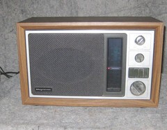 Vintage AM FM Radio Magnavox R434 MCM Made In Japan WORKS!