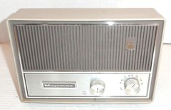 Vintage Magnavox Model: R002 Cabana Tube Plastic Radio 9.5(L)x7&Prime;(H) PLEASE READ