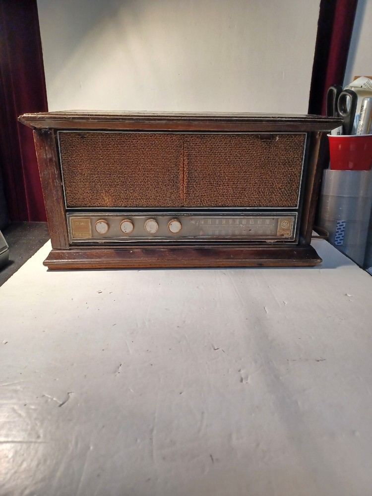 vintage general electric am fm radio. Dual speakers wood radio, solid state radi