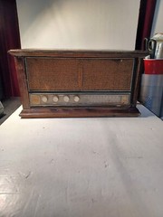 vintage general electric am fm radio. Dual speakers wood radio, solid state radi