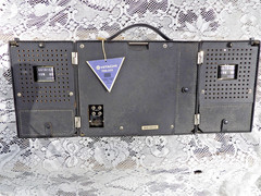 Vintage Radio cassete Hitachi *LevelMatic-Solid State* w/ speakers NEEDS BELT