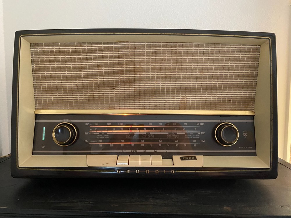 Vintage Grundig Multi Band Radio Model 2520U Made in West Germany – Works!