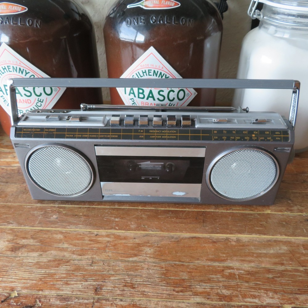 Vintage Sears Roebuck SR-3000 Series 80&rsquo;s Silver Mini Stereo Cassette Boombox