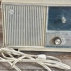 Vintage Motorola Solid State Alarm Clock AM Radio XC220DH-1 Read