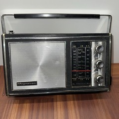 Magnavox MODEL 1R1200 10 TRANSISTOR 3 BAND PORTABLE RADIO TESTED/WORKS