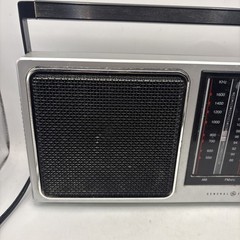 Vintage GE General Electric AM/FM Portable Radio Model 7-2857A Silver 1980s WORK