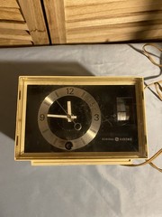 Vintage Retro 70’s General Electric GE AM Alarm Clock Radio Model C1400A Works