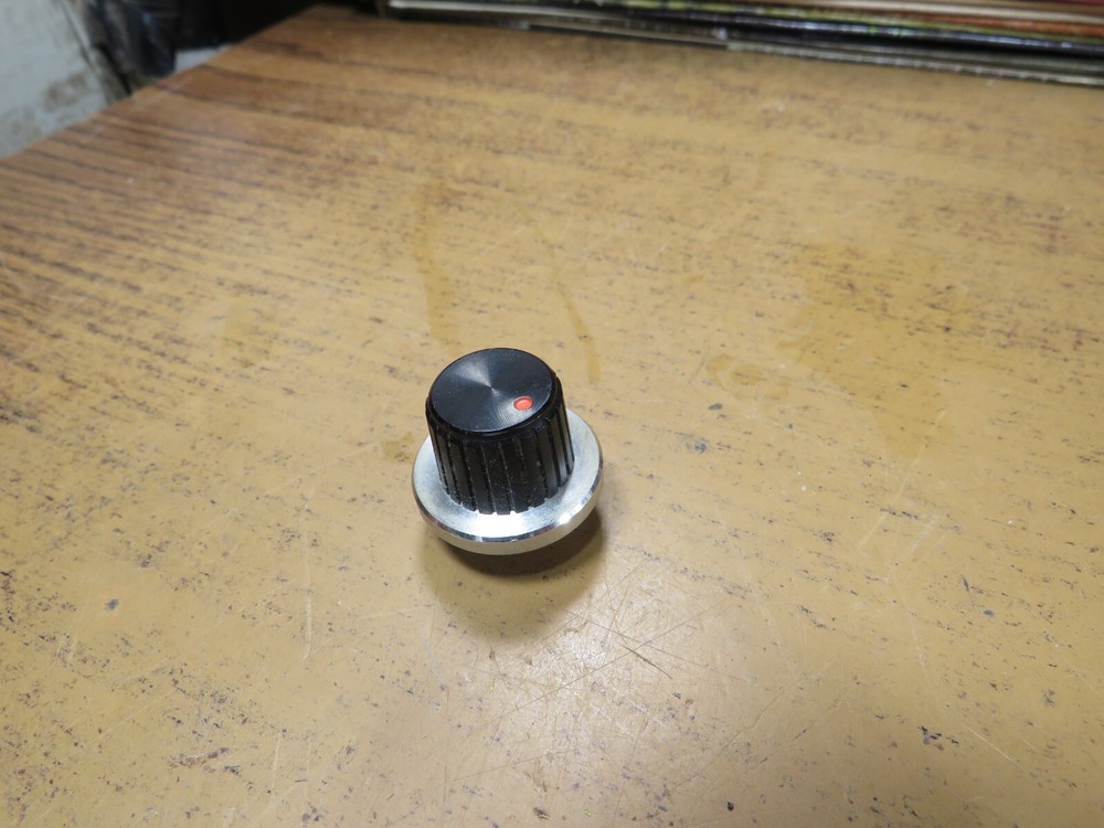 Panasonic UHF PSB RF-1170 AM-FM 5 Band Radio Volume Knob