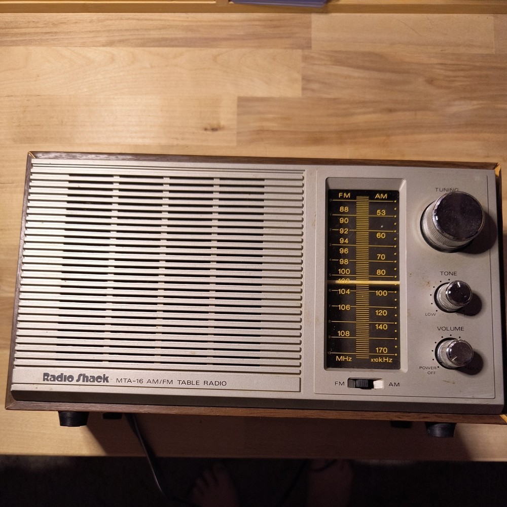 Vinatge Radio Shack MTA-16 AM/FM Tabletop Radio – WORKS