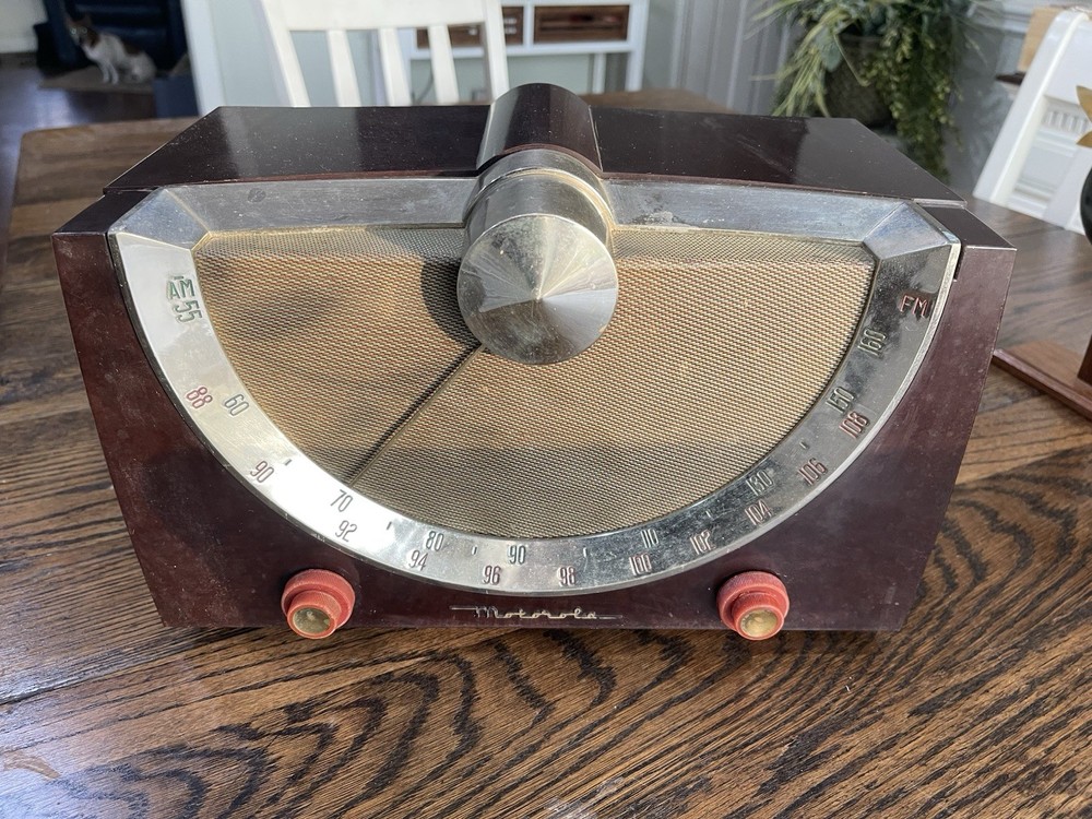Vintage Motorola Model 79XM 22 Tabletop AM/FM 1950&rsquo;s Radio