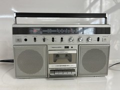 vintage Realistic Model 14-775 AM/FM radio